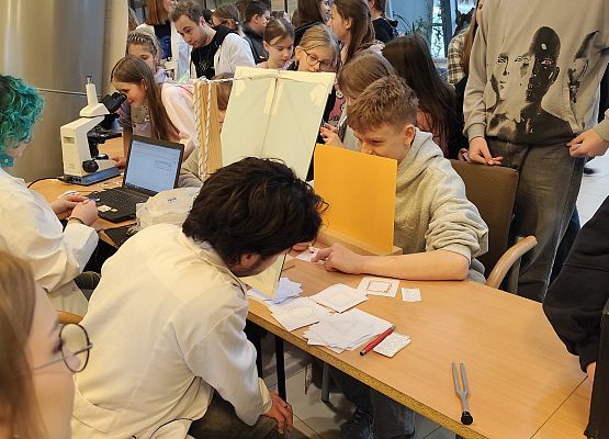 Grafika 6: Noc Biologów