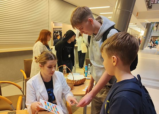 Grafika 1: Noc Biologów