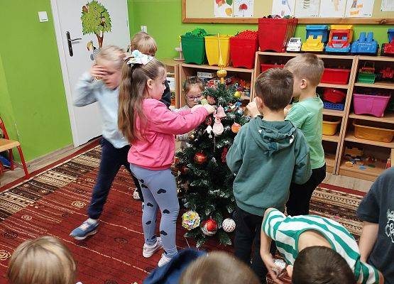 Grafika 4: Ubieramy choinkę