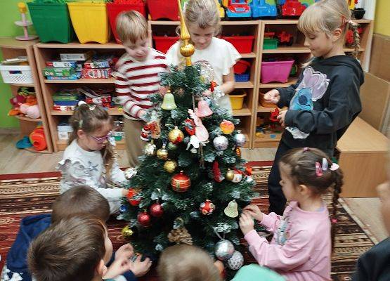 Grafika 5: Ubieramy choinkę