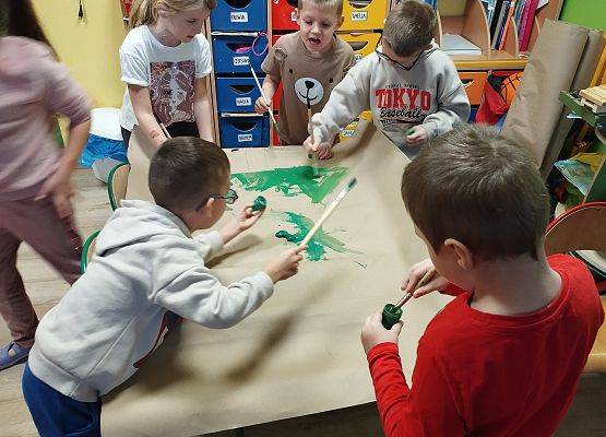 Grafika 2: Świąteczne dekoracje