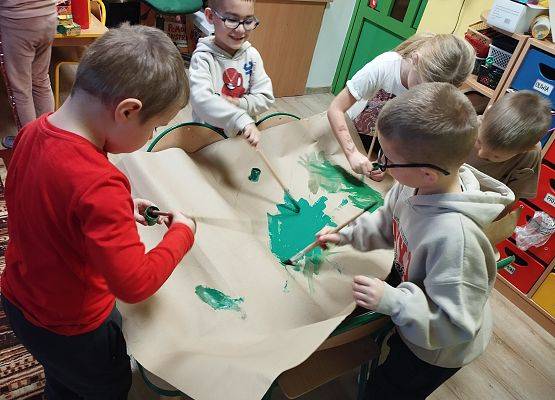 Grafika 3: Świąteczne dekoracje