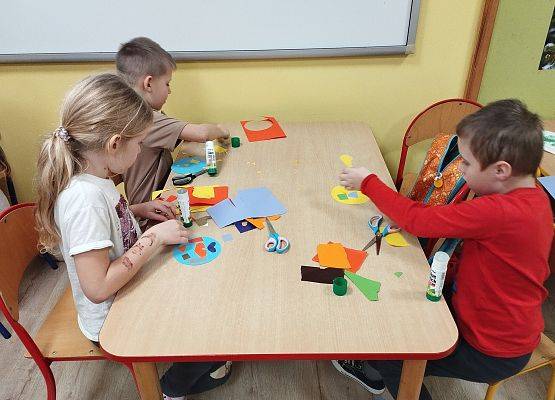 Grafika 4: Świąteczne dekoracje