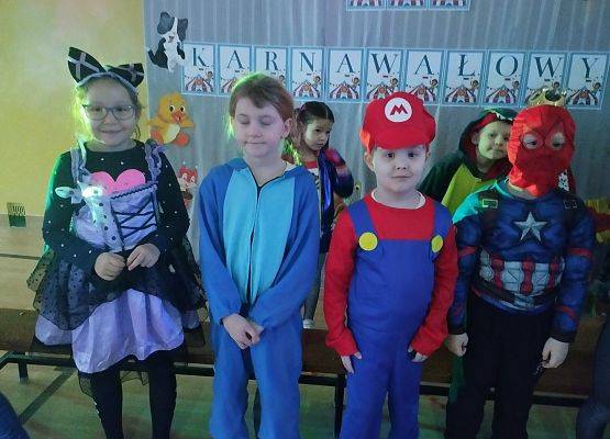 Grafika 3: Bal karnawałowy