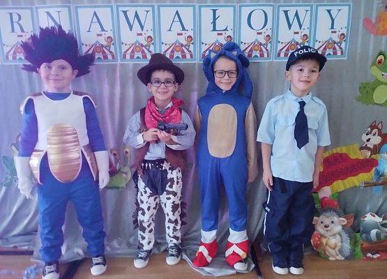 Grafika 8: Bal karnawałowy