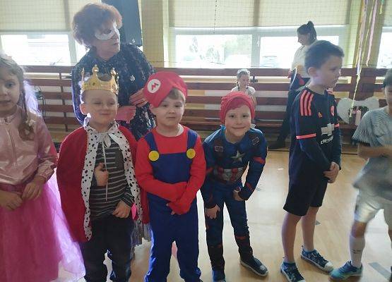 Grafika 12: Bal karnawałowy