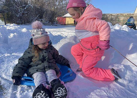 Grafika 4: ZABAWY NA ŚNIEGU