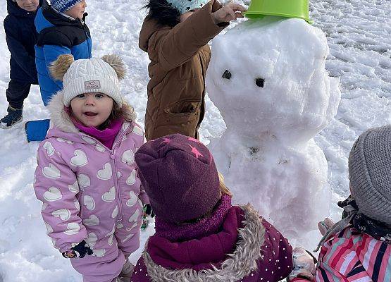 Grafika 11: ZABAWY NA ŚNIEGU