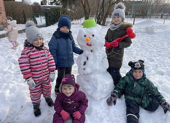 Grafika 1: ZABAWY NA ŚNIEGU