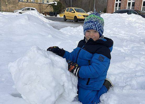 Grafika 16: ZABAWY NA ŚNIEGU
