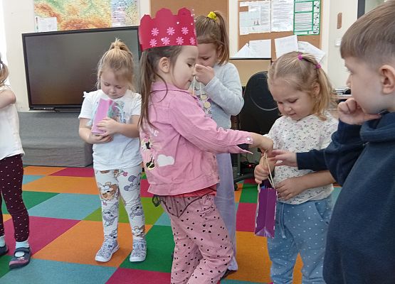 Grafika 9: URODZINKI POLI