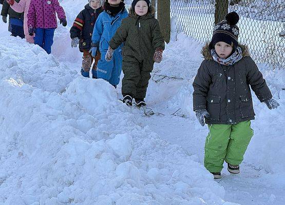 Grafika 3: JAK ZIMA - TO ZABAWY NA ŚNIEGU