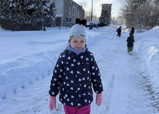 Grafika 4: JAK ZIMA - TO ZABAWY NA ŚNIEGU
