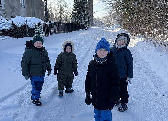 Grafika 6: JAK ZIMA - TO ZABAWY NA ŚNIEGU