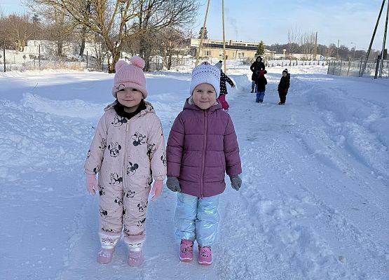 Grafika 7: JAK ZIMA - TO ZABAWY NA ŚNIEGU