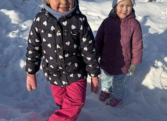 Grafika 11: JAK ZIMA - TO ZABAWY NA ŚNIEGU