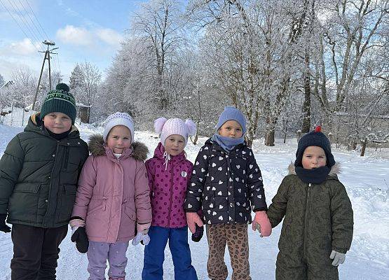 Grafika 17: JAK ZIMA - TO ZABAWY NA ŚNIEGU