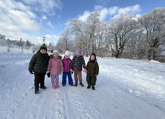 Grafika 18: JAK ZIMA - TO ZABAWY NA ŚNIEGU