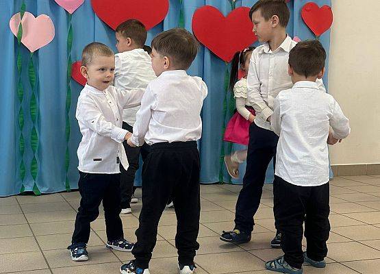 Grafika 2: NASZYM KOCHANYM BABCIOM I DZIADKOM