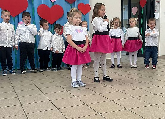 Grafika 3: NASZYM KOCHANYM BABCIOM I DZIADKOM