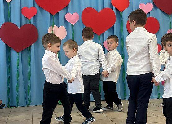 Grafika 6: NASZYM KOCHANYM BABCIOM I DZIADKOM