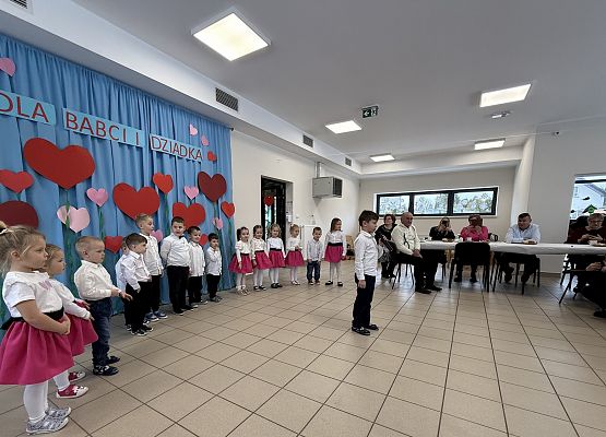 Grafika 7: NASZYM KOCHANYM BABCIOM I DZIADKOM