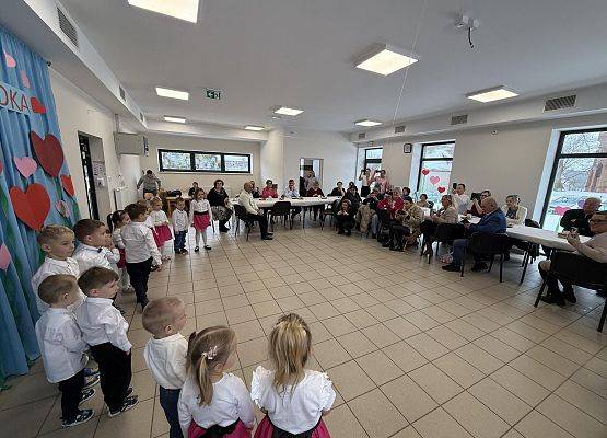 Grafika 8: NASZYM KOCHANYM BABCIOM I DZIADKOM