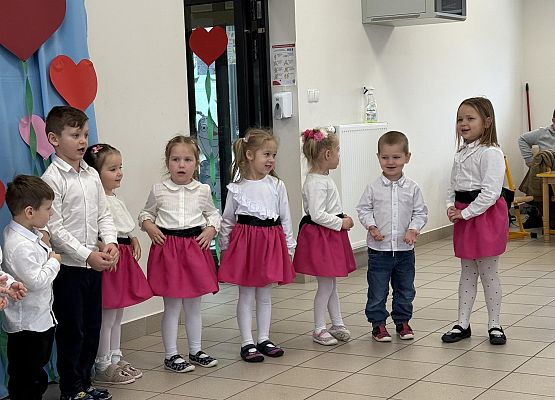 Grafika 9: NASZYM KOCHANYM BABCIOM I DZIADKOM