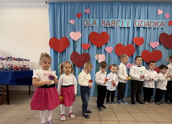 Grafika 11: NASZYM KOCHANYM BABCIOM I DZIADKOM