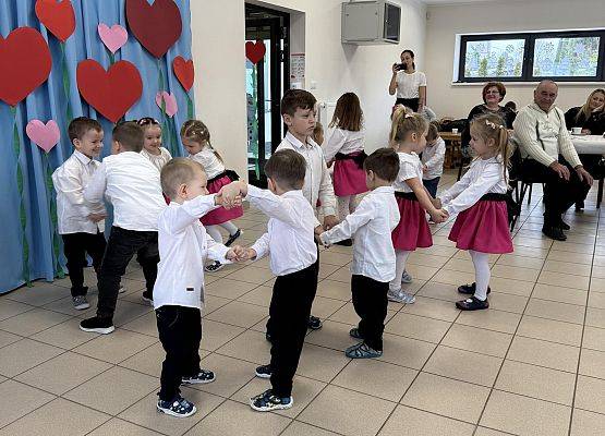 Grafika 19: NASZYM KOCHANYM BABCIOM I DZIADKOM