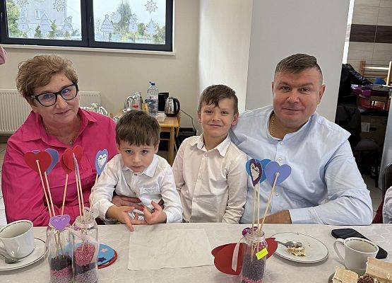 Grafika 35: NASZYM KOCHANYM BABCIOM I DZIADKOM