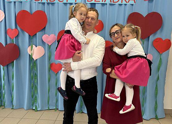 Grafika 41: NASZYM KOCHANYM BABCIOM I DZIADKOM