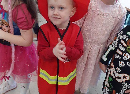 Grafika 16: Bal karnawałowy w Janowicach