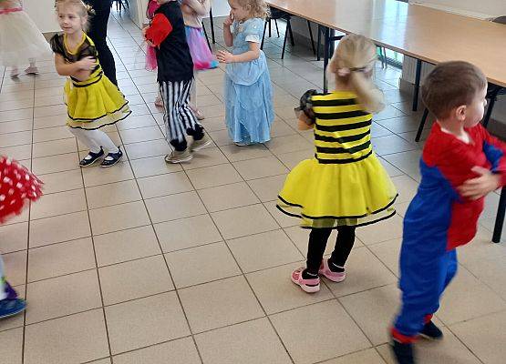 Grafika 23: Bal karnawałowy w Janowicach