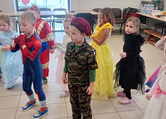 Grafika 34: Bal karnawałowy w Janowicach