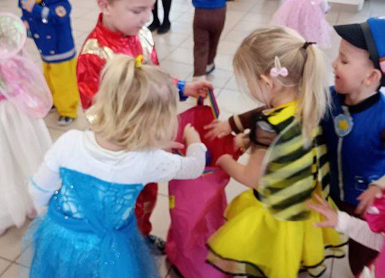 Grafika 51: Bal karnawałowy w Janowicach