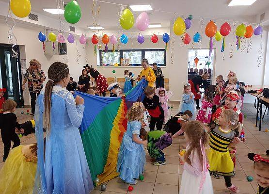 Grafika 52: Bal karnawałowy w Janowicach