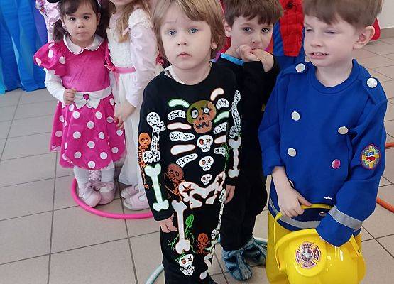 Grafika 73: Bal karnawałowy w Janowicach