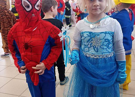 Grafika 77: Bal karnawałowy w Janowicach