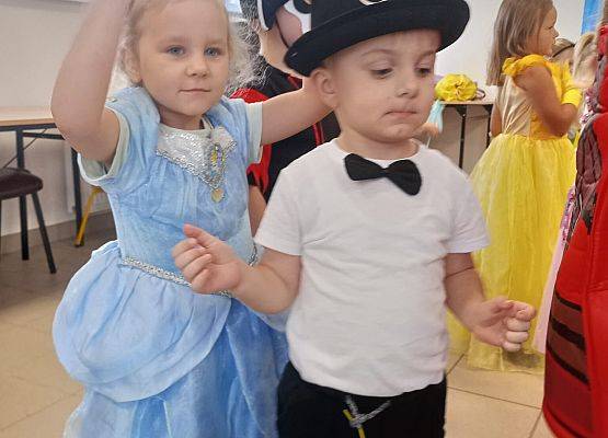 Grafika 83: Bal karnawałowy w Janowicach