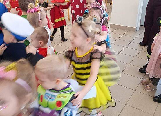 Grafika 85: Bal karnawałowy w Janowicach