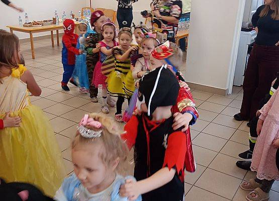 Grafika 86: Bal karnawałowy w Janowicach