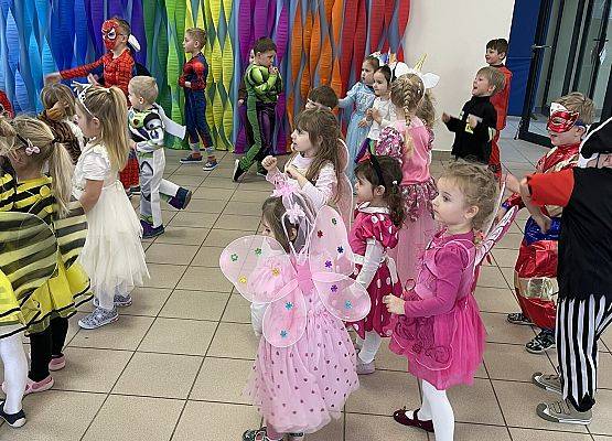 Grafika 2: NIECH ŻYJE BAL!