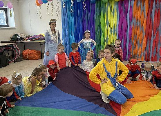 Grafika 4: NIECH ŻYJE BAL!