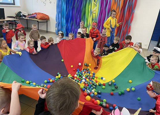 Grafika 9: NIECH ŻYJE BAL!