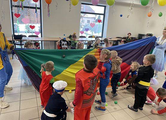 Grafika 11: NIECH ŻYJE BAL!