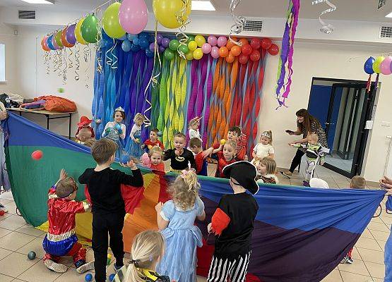 Grafika 12: NIECH ŻYJE BAL!