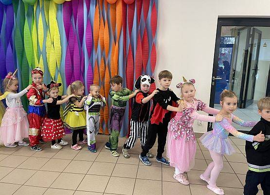 Grafika 18: NIECH ŻYJE BAL!