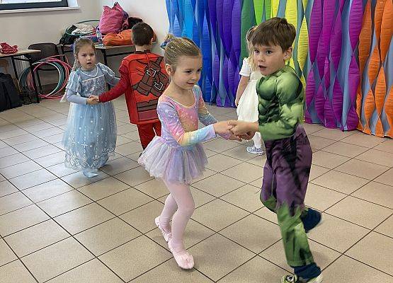 Grafika 27: NIECH ŻYJE BAL!