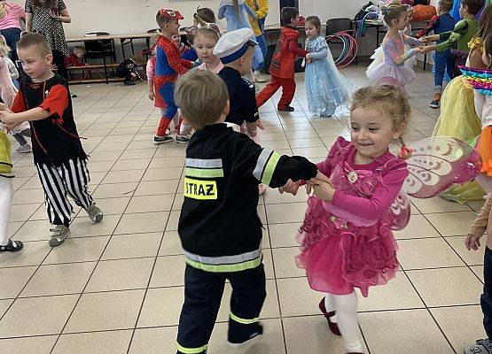 Grafika 33: NIECH ŻYJE BAL!